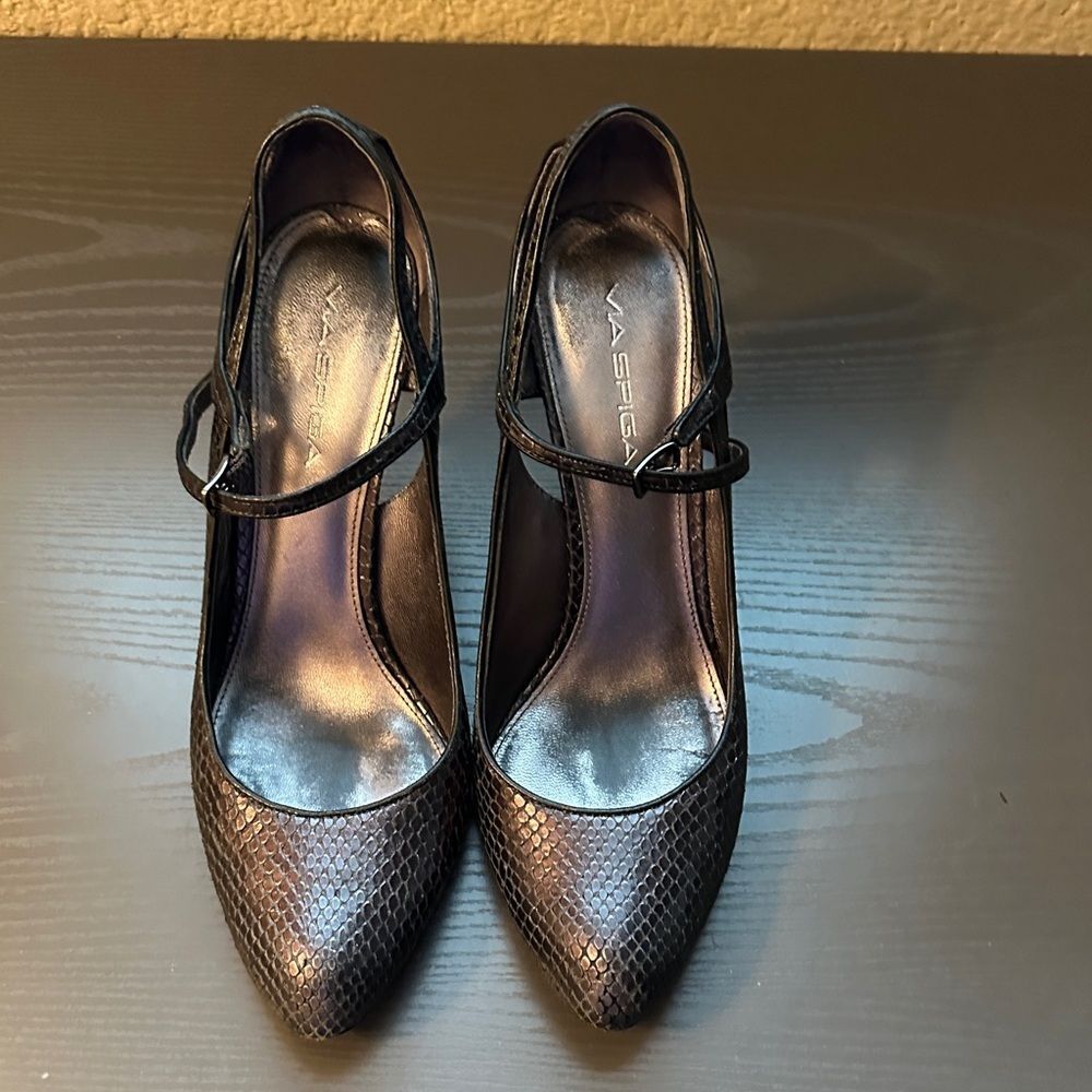 Via Spiga Black Textured Snakeskin Embossed Heels Size 9 Designed in Italy